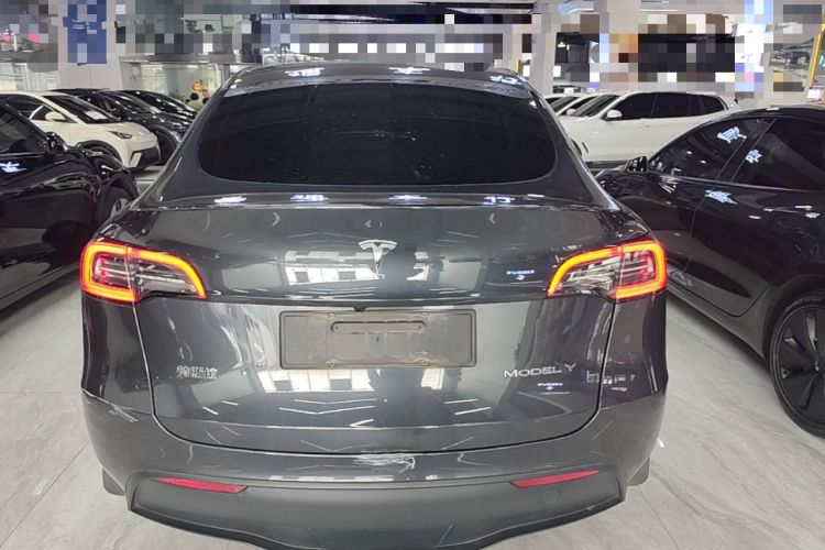 Tesla Model Y 2024 — 5