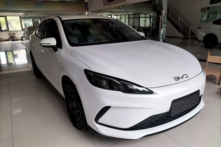 BYD Seal 05 DM-i 2025 — фото 3
