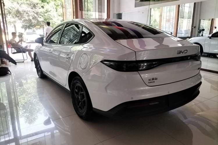 BYD Seal 05 DM-i 2025 — фото 4