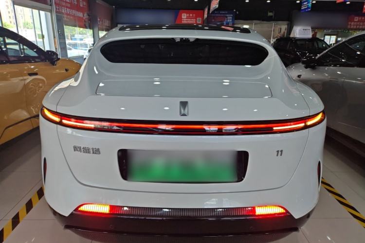 Avatr 11 2025 — 5