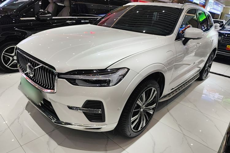 Volvo XC60 2023 — фото 1