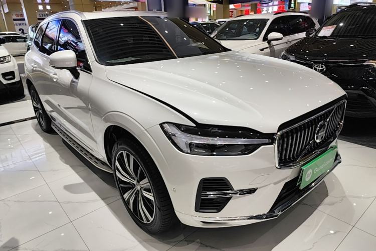 Volvo XC60 2023 — фото 3