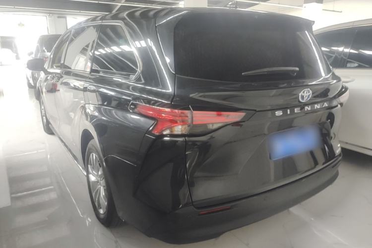 Toyota Sienna 2023 — 4