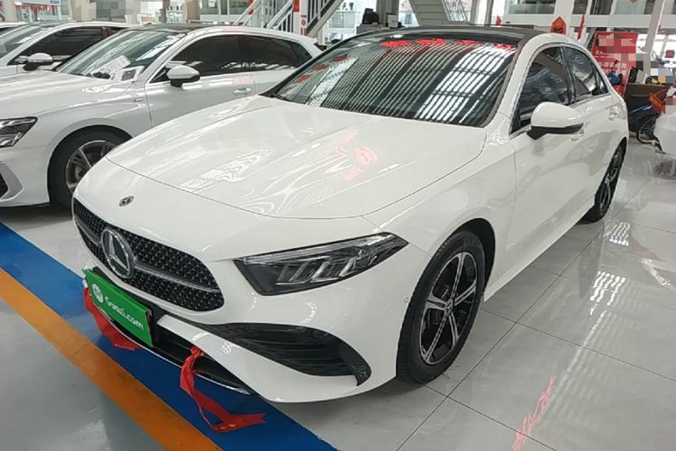 Mercedes-Benz A 200 L 2025 — фото 1