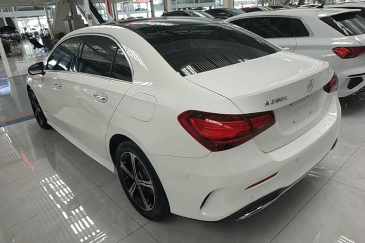 Mercedes-Benz A 200 L 2025 — фото 4