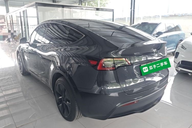 Tesla Model Y 2024 — 4