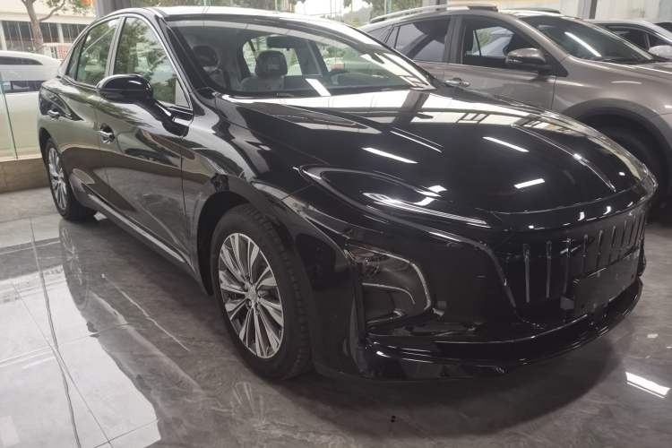 Hongqi E-QM5 2024 — 2