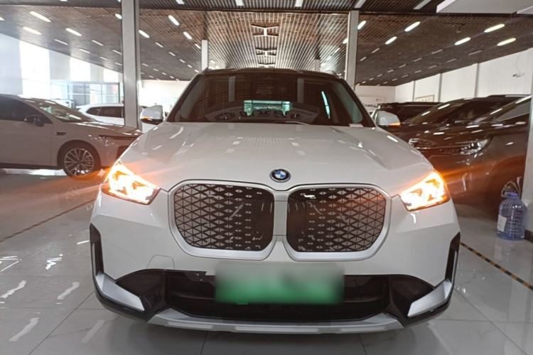 BMW iX1 2025 — 2