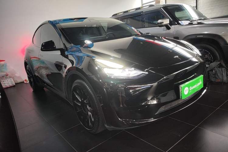 Tesla Model Y 2022 — 3