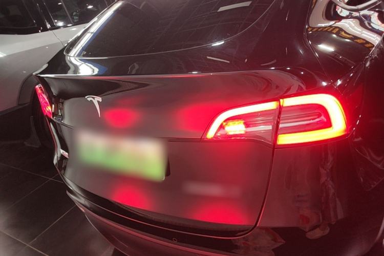Tesla Model Y 2022 — 5