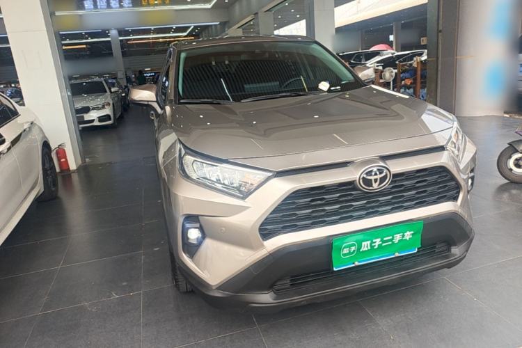 Toyota RAV4 2023 — 3