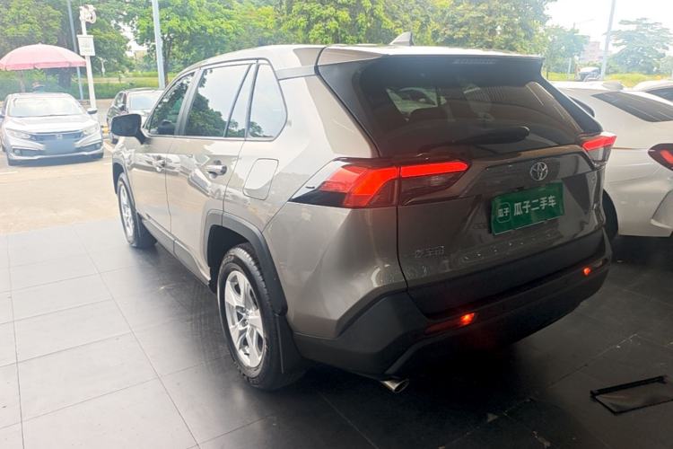 Toyota RAV4 2023 — 4