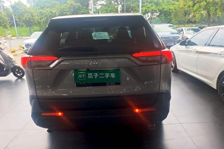 Toyota RAV4 2023 — 5