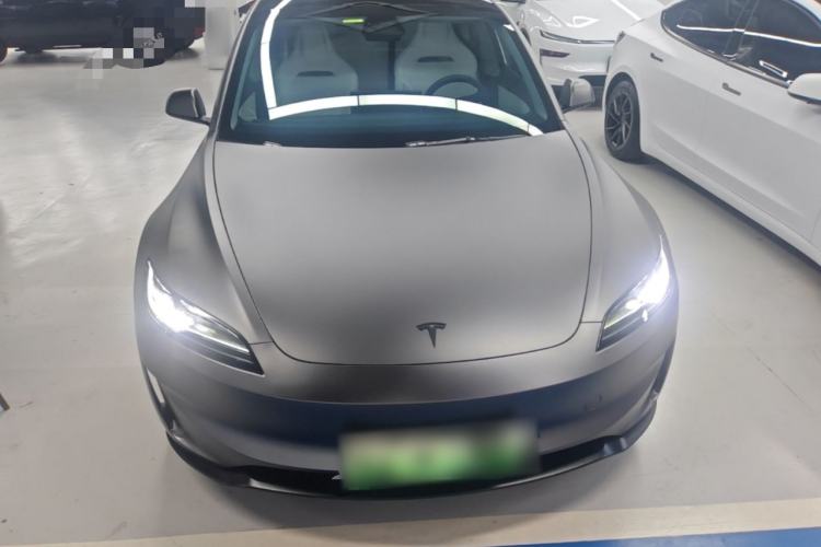 Tesla Model 3 2024 — 2