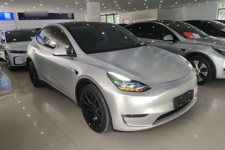 Tesla Model Y 2021 — 3