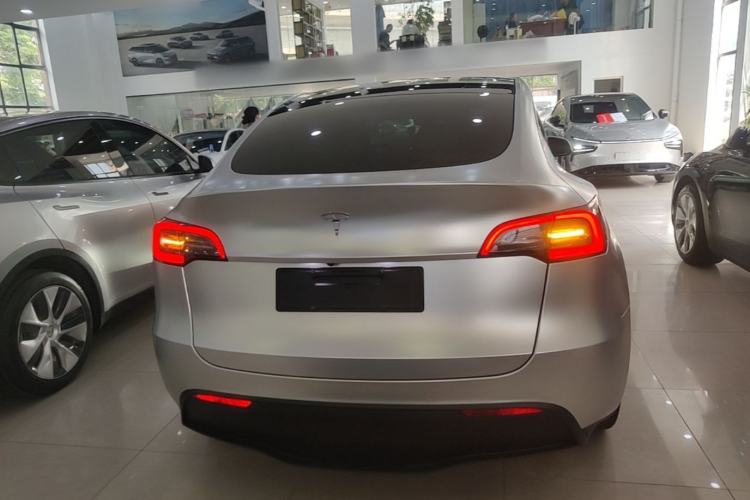 Tesla Model Y 2021 — 5