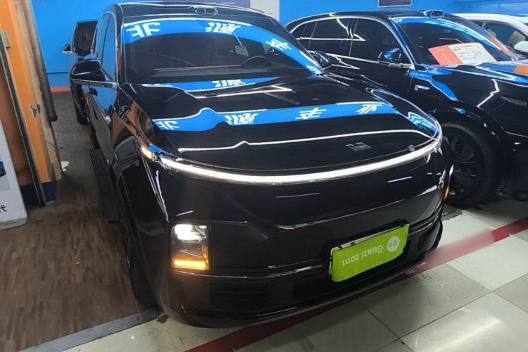 Li Auto L8 2025 — 3