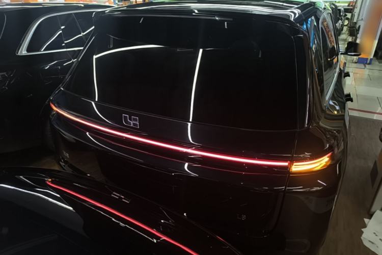 Li Auto L8 2025 — 5