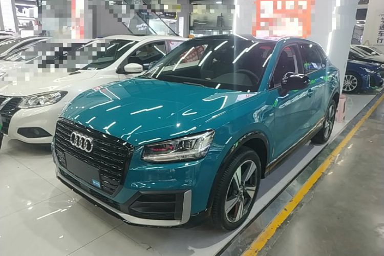 Audi Q2L 2020 — фото 1