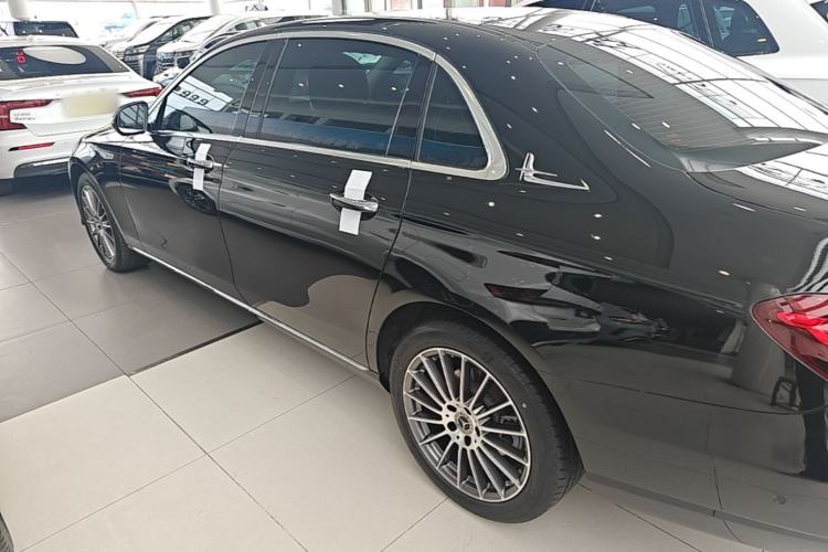 Mercedes-Benz E 260 L 2023 — 4