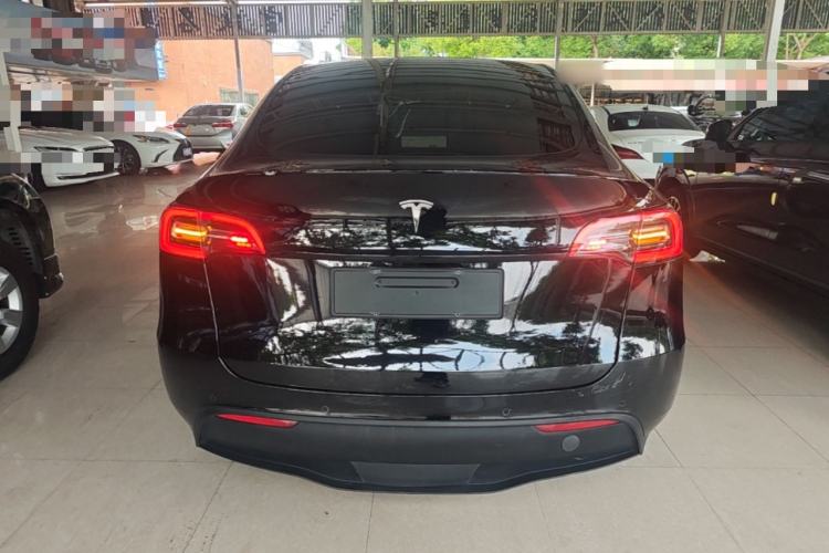 Tesla Model Y 2022 — 5