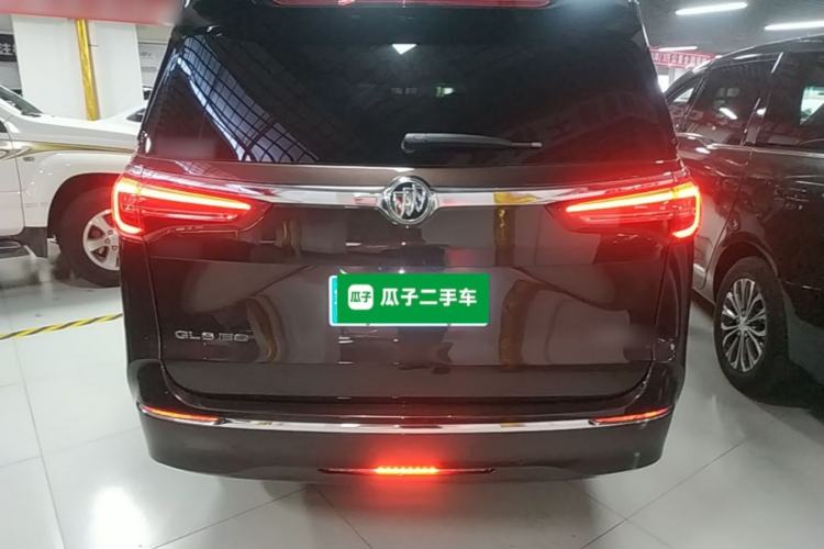 Buick GL8 2021 — 5