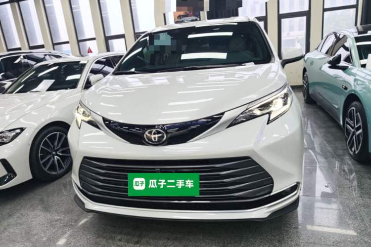 Toyota Sienna 2024 — 2