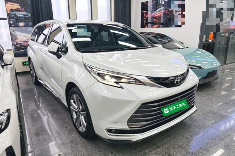 Toyota Sienna 2024 — 3