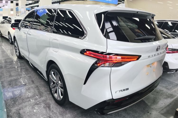 Toyota Sienna 2024 — 4