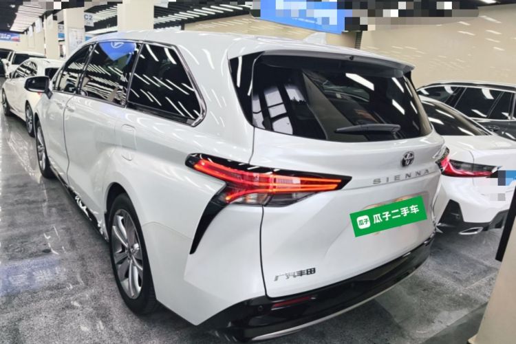 Toyota Sienna 2024 — 5