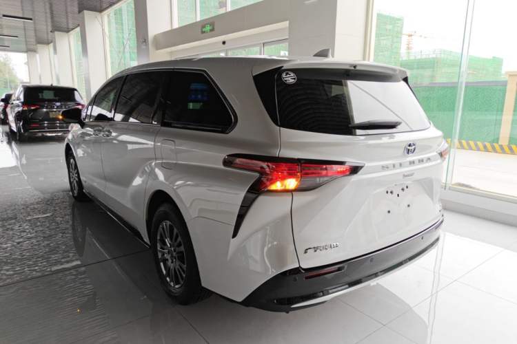 Toyota Sienna 2021 — 4