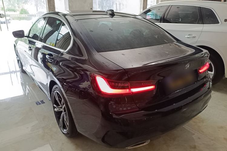 BMW 325i 2022 — 4