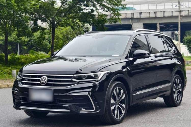 Volkswagen Tiguan L 2024 — фото 1