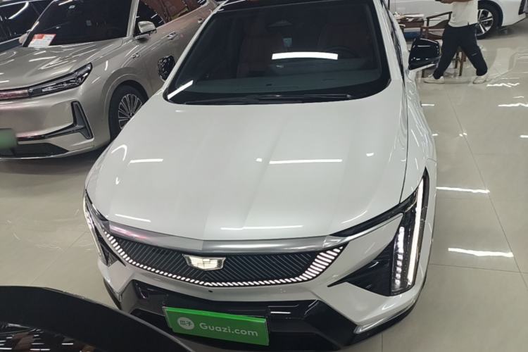 Cadillac OPTIQ 2024 — 2