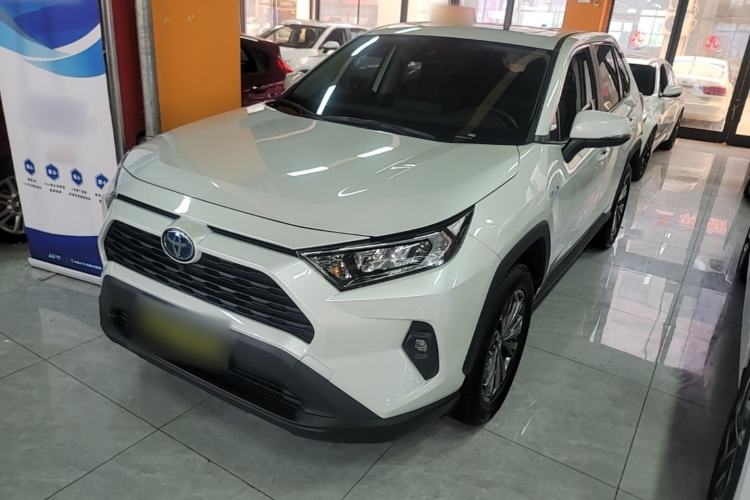 Toyota RAV4 2023 — фото 1