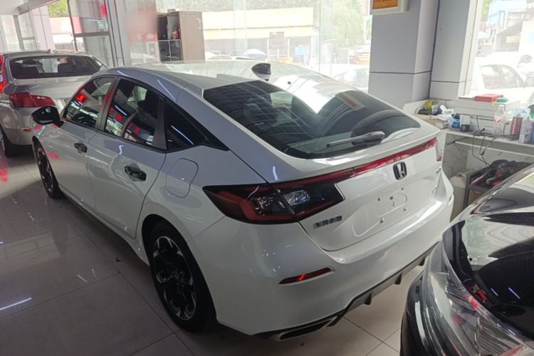 Honda Civic 2023 — 4