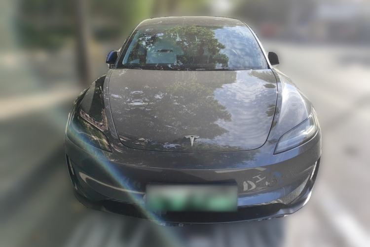 Tesla Model 3 2024 — 2
