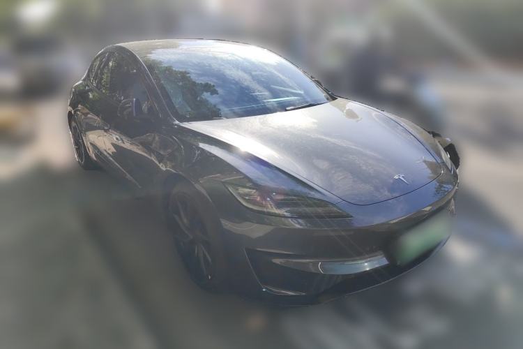 Tesla Model 3 2024 — 3