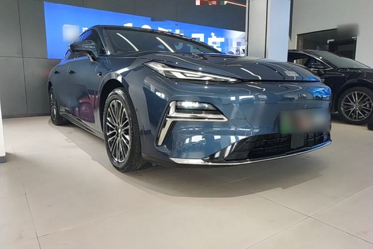 Geely Galaxy 8 2025 — 3
