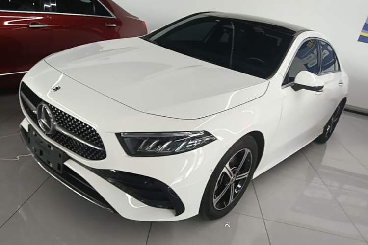 Mercedes-Benz A 200 L 2023 — фото 1