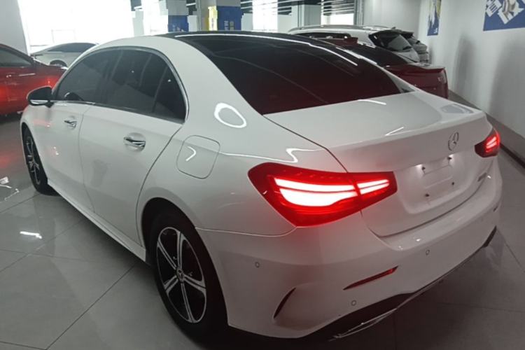 Mercedes-Benz A 200 L 2023 — фото 4