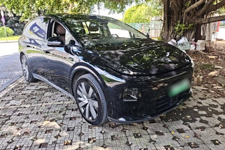 Li Auto i8 2025 — 3