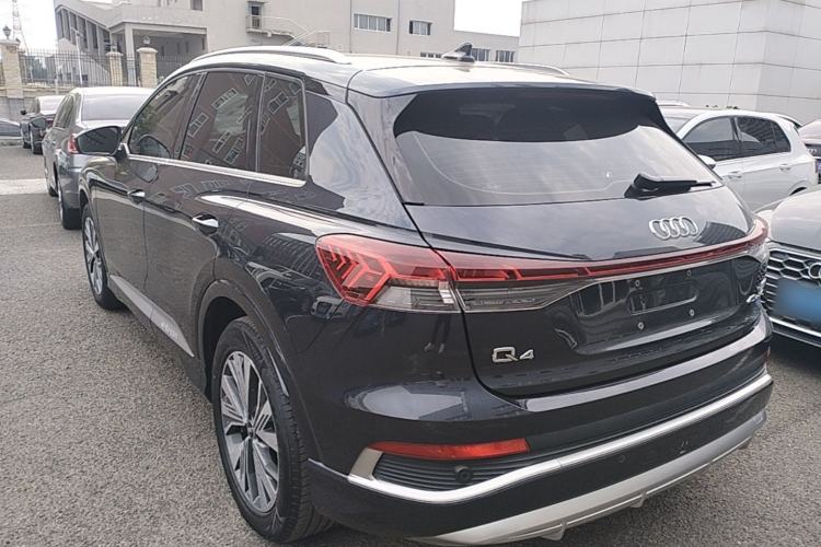 Audi Q4 e-tron 2023 — 4