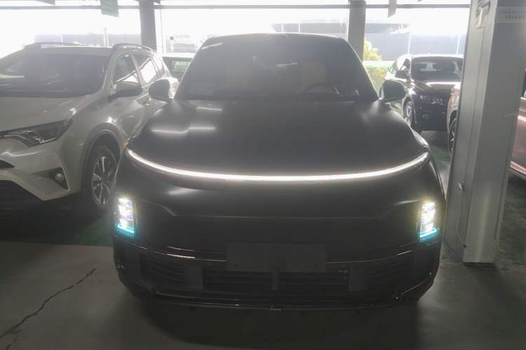 Li Auto L8 2024 — 2