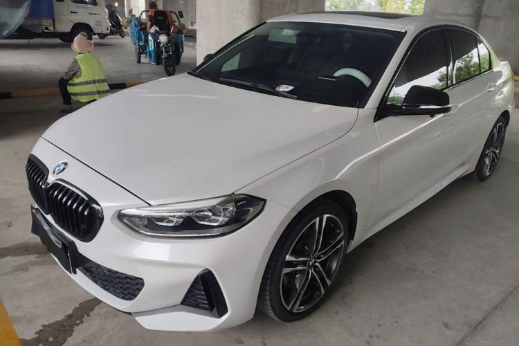 BMW 125i 2021 — фото 1