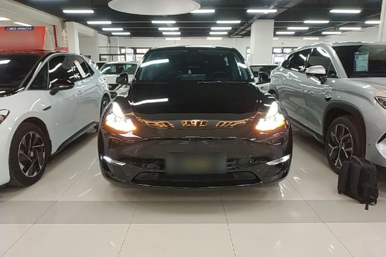 Tesla Model Y 2022 — 2