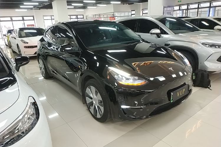 Tesla Model Y 2022 — 3