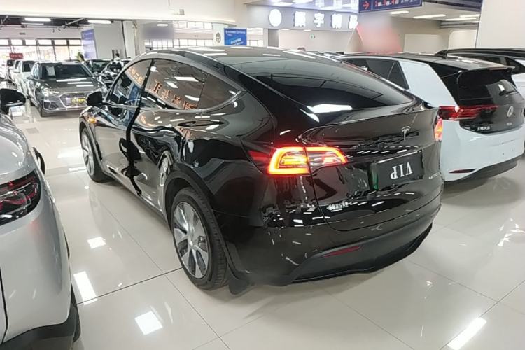 Tesla Model Y 2022 — 4