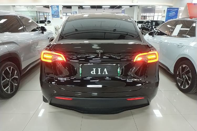 Tesla Model Y 2022 — 5