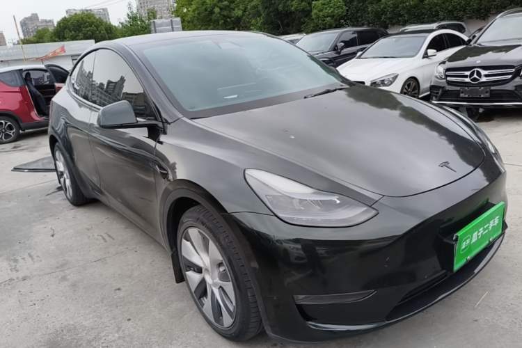 Tesla Model Y 2022 — 3